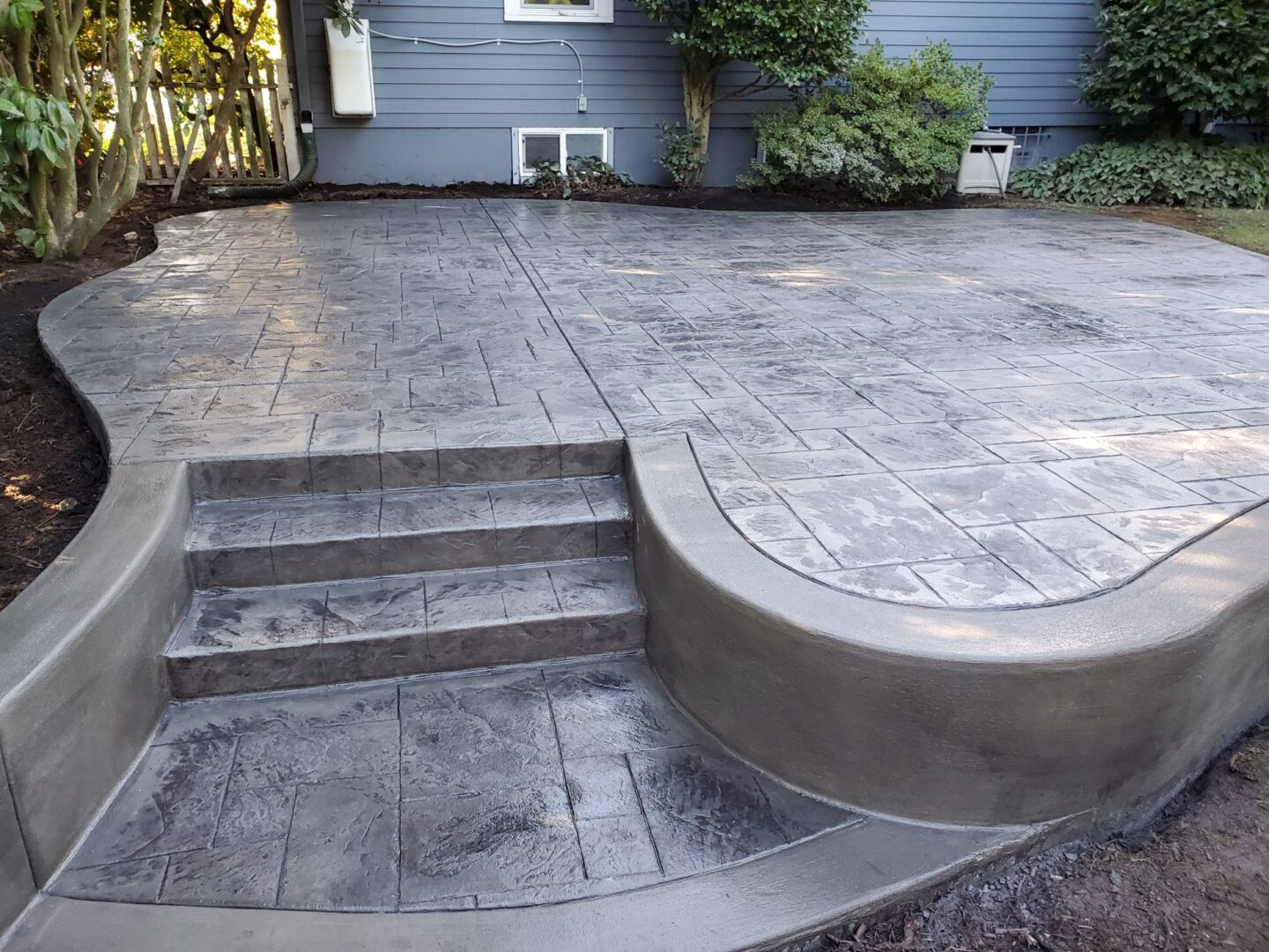 Concrete Sidewalk & Steps