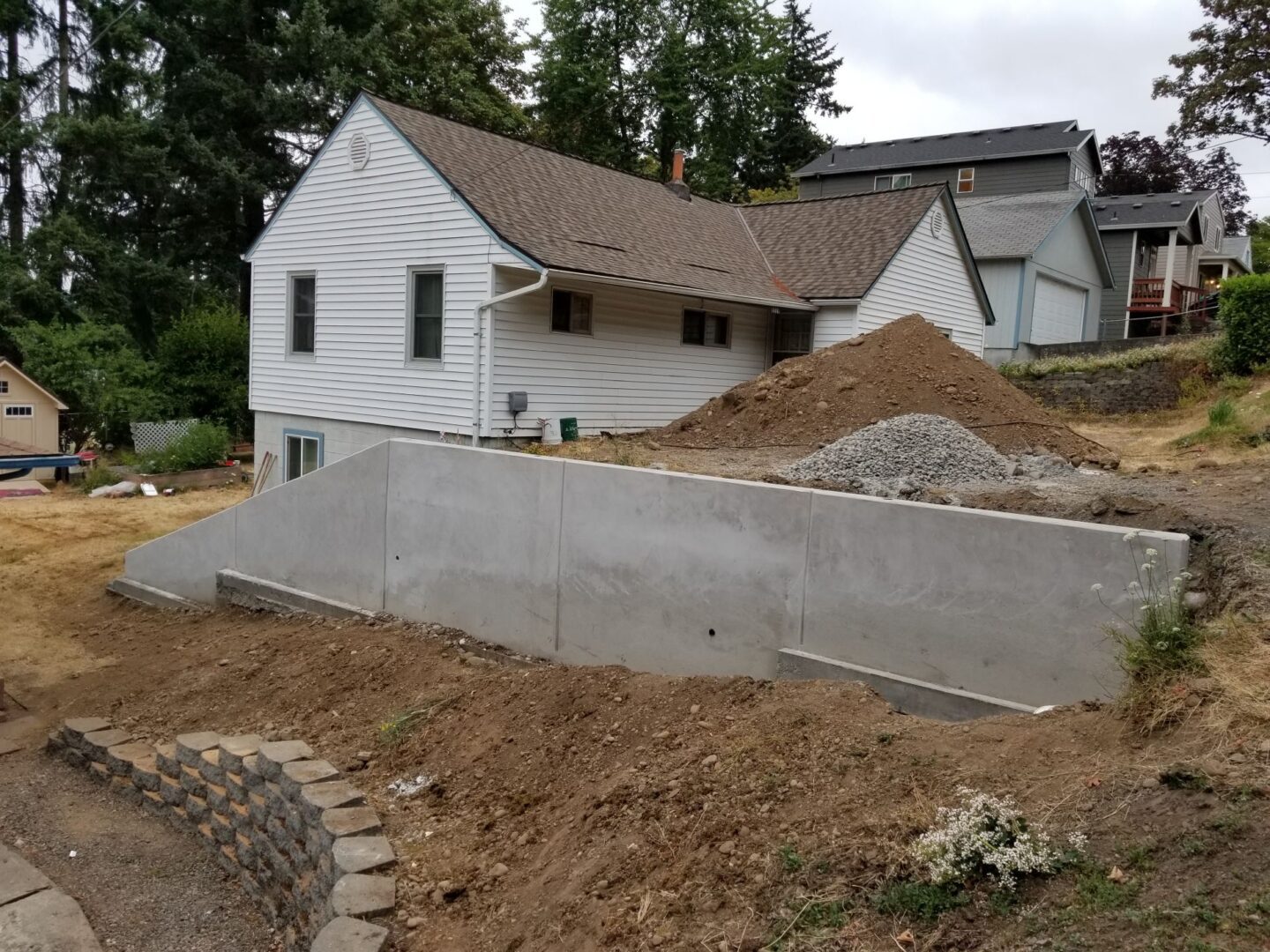 concrete retaining wall